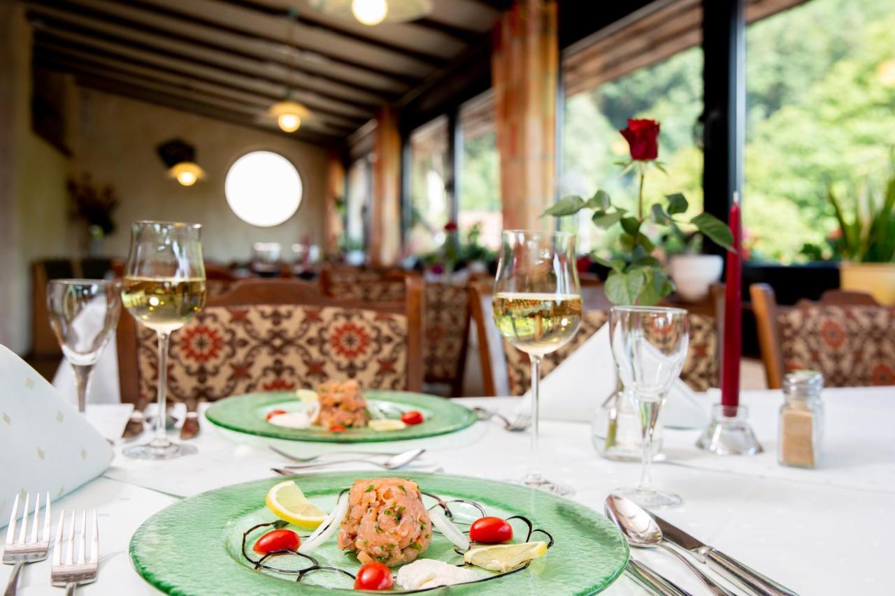Hotel Restaurant Haus Waldesruh Eppenbrunn Exteriör bild