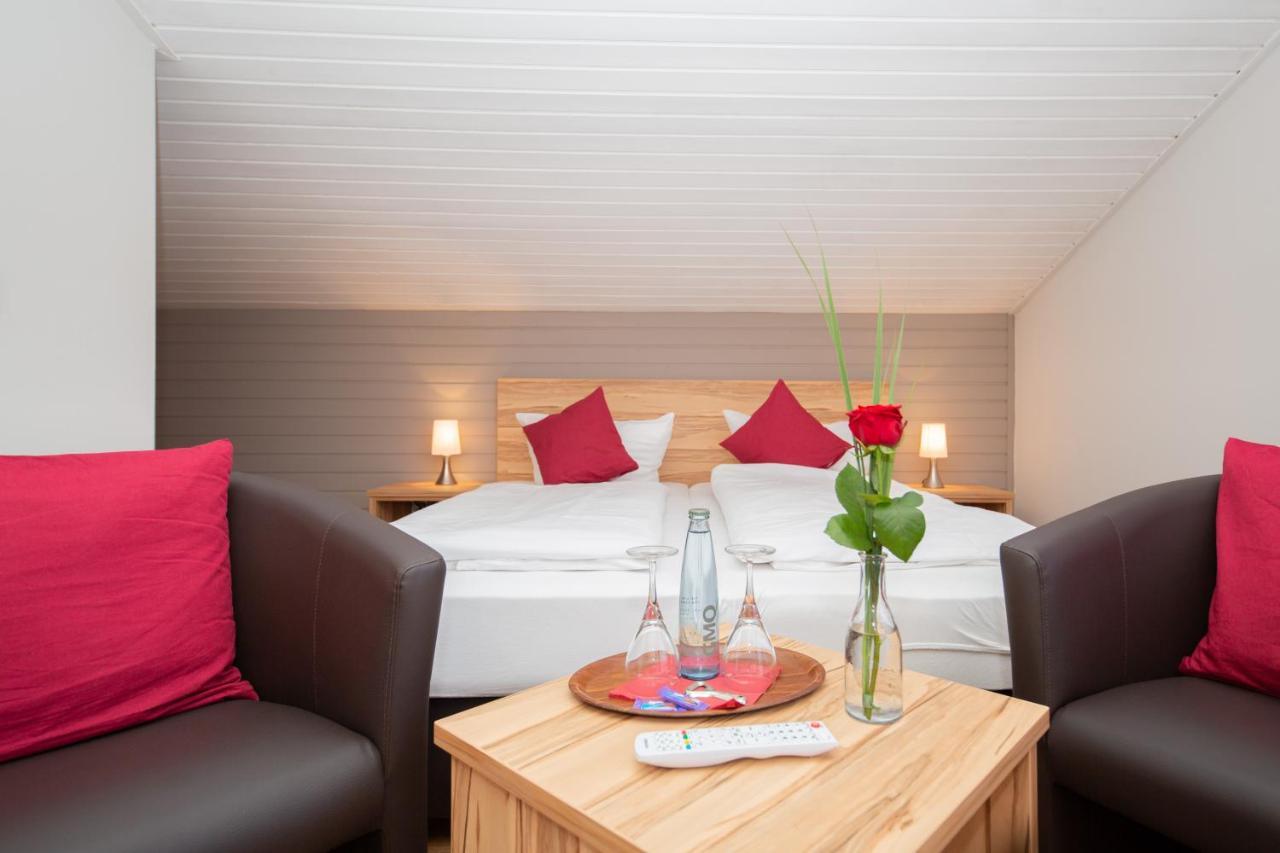 Hotel Restaurant Haus Waldesruh Eppenbrunn Exteriör bild